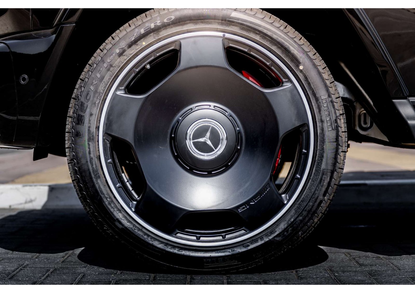 G63-2024-black-shiny_page-0009