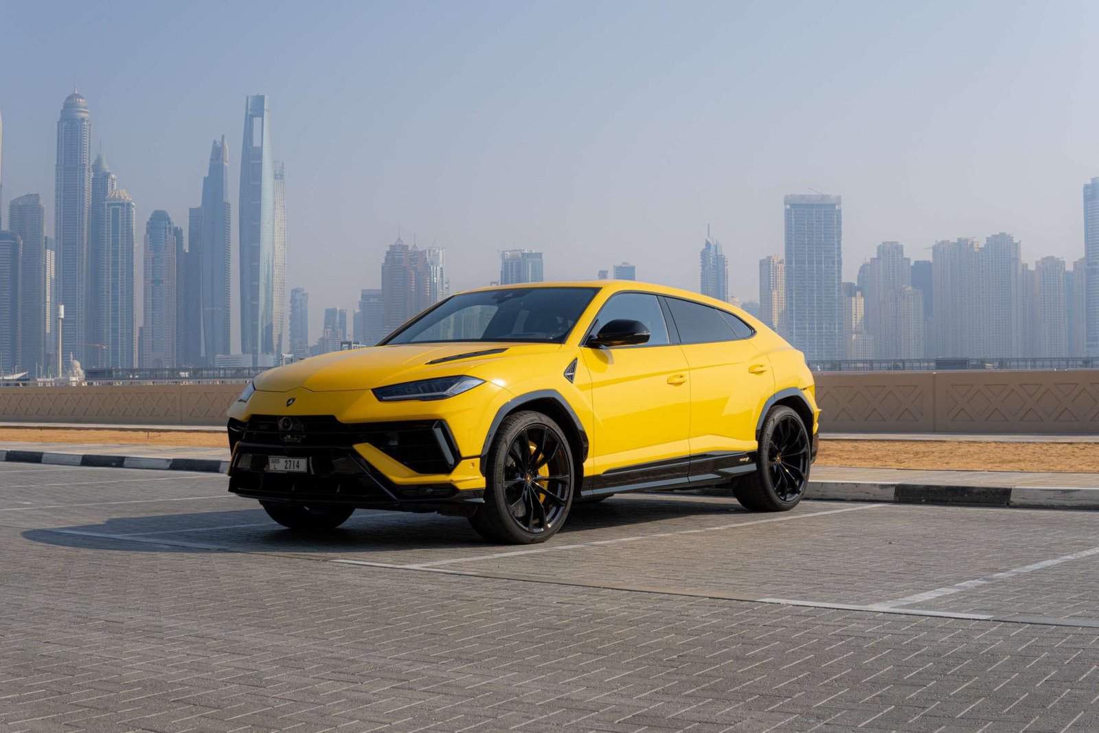 Lamborghini or Rolls-Royce? Choosing the Right Car for Your Dubai Experience