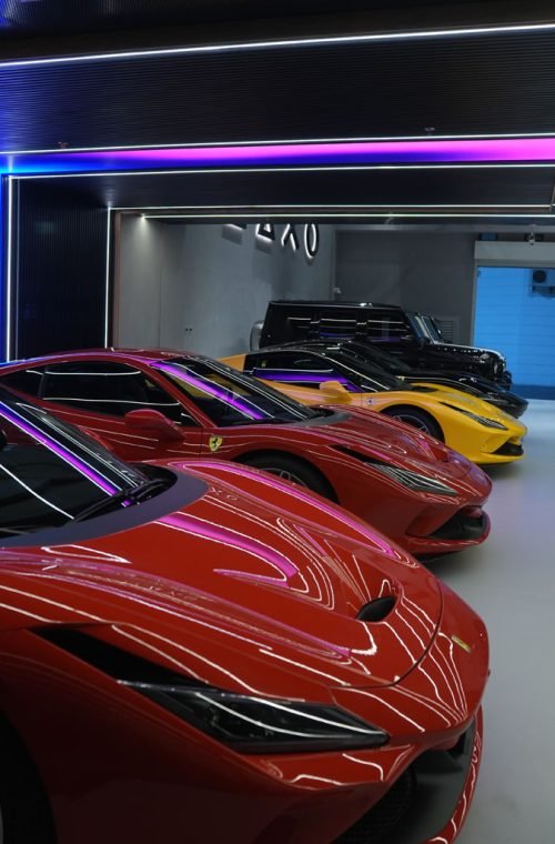 Squtrixo-Car-Rental-Show-Room-8